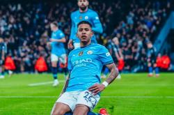 B体育体育官网app-曼城半场落后，绝杀逆转力挽狂澜