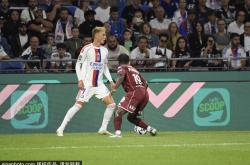 B体育体育课程-里尔踢出好表现，球迷欢呼雀跃的简单介绍