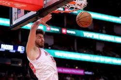 B体育体育网页版-猛龙主场大胜火箭，豪取四连胜