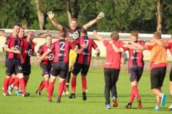 B体育体育登录-足球赛场上引起争议的球员情绪失控