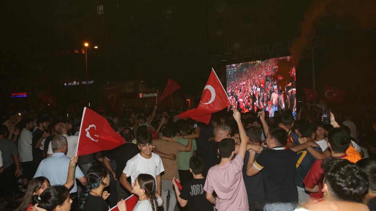 欧洲国家联赛激烈开赛，球迷热情助阵