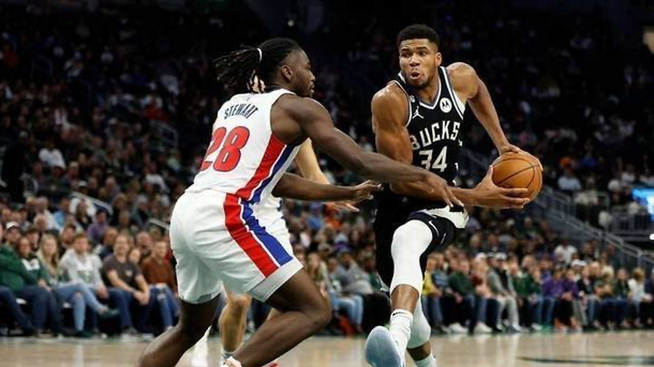 雄鹿击败骑士，豪取六连胜