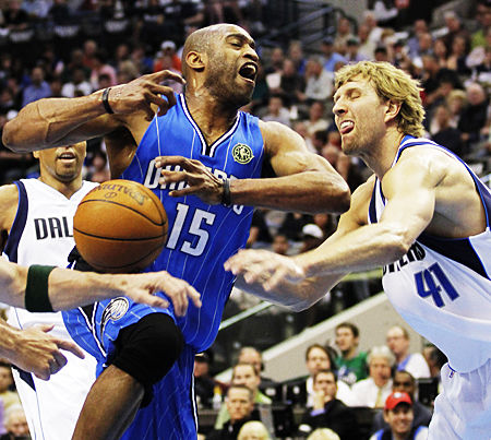 猛龙客场战胜小牛，继续保持不败纪录