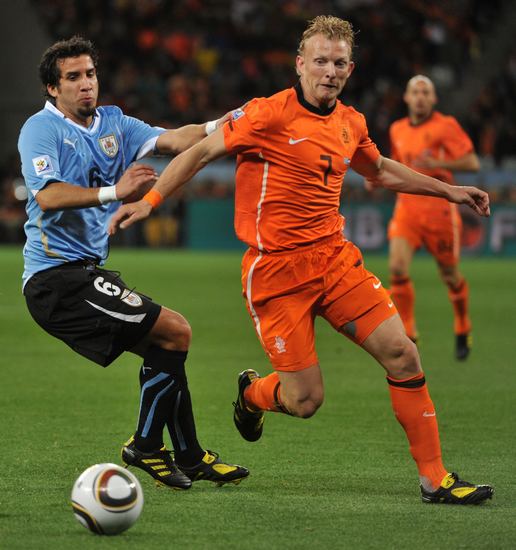 荷兰队遭遇乌拉圭，一场胜负将分高下的简单介绍