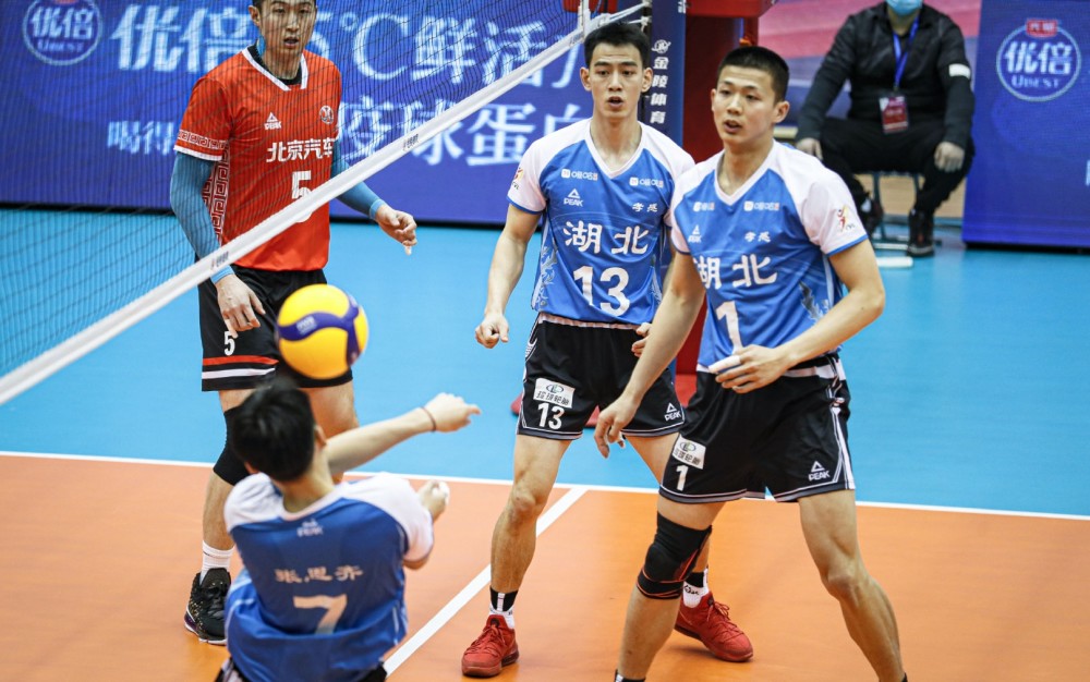 强队双线作战，停不下来的征程！的简单介绍